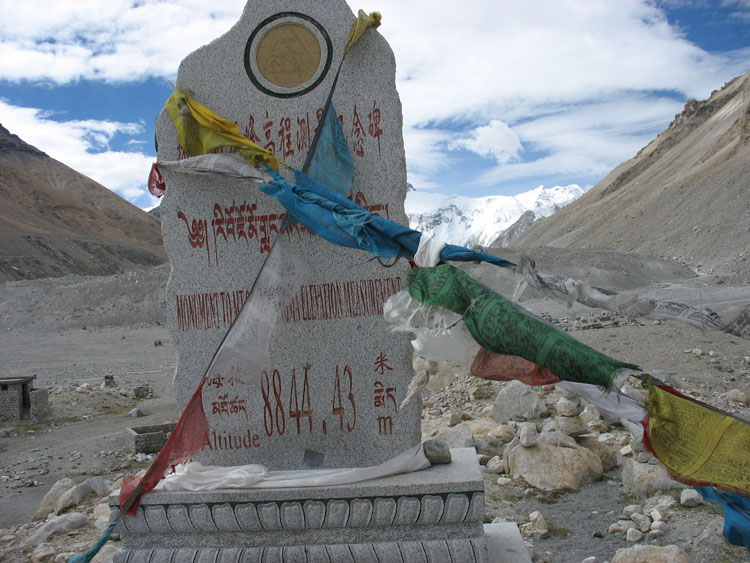 珠穆朗玛峰纪念碑